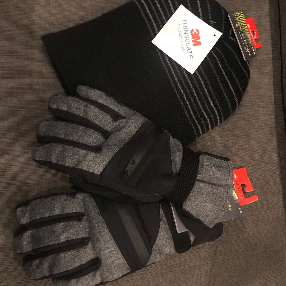 TEK GEAR HAT & GLOVES NWT